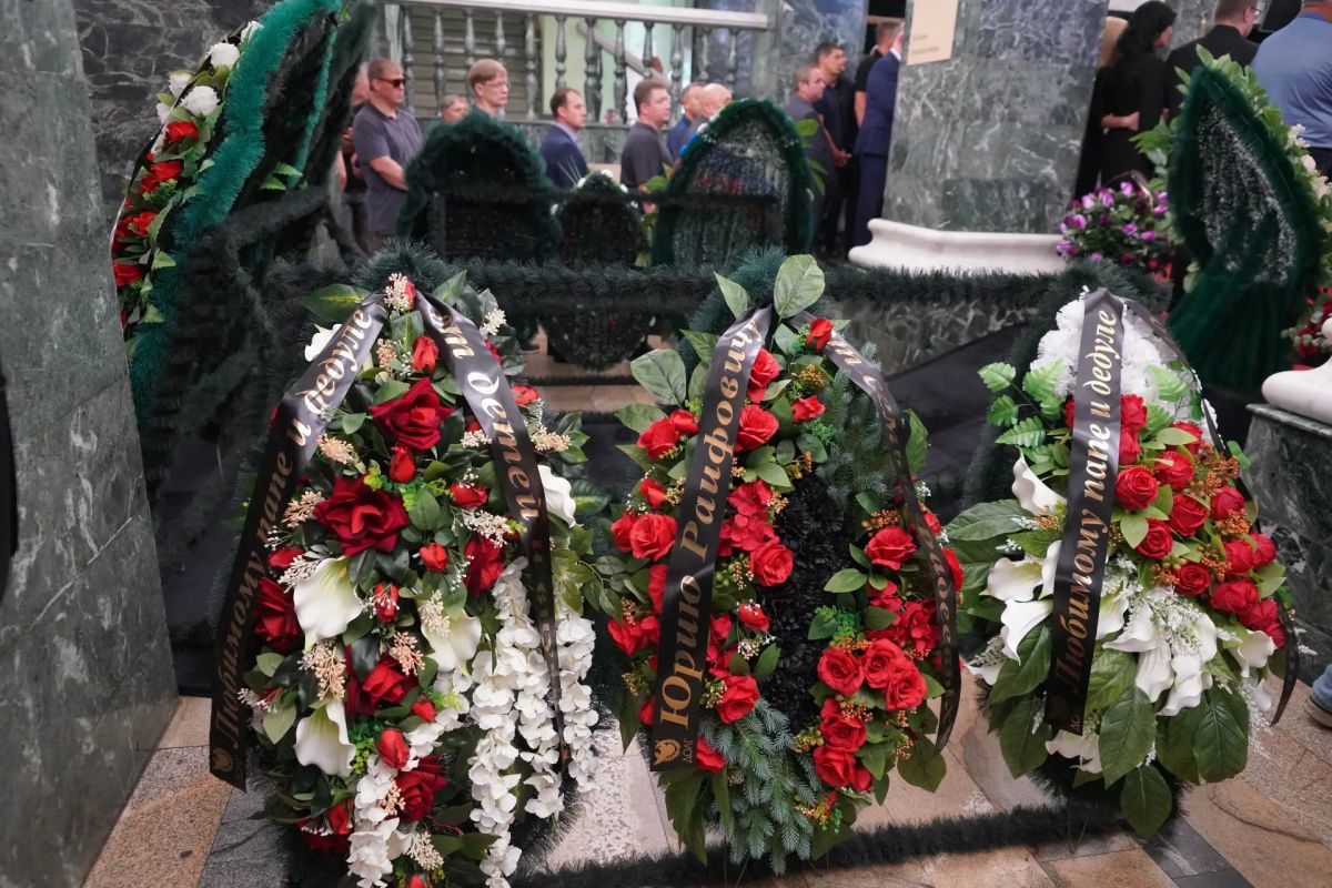 В Челябинске простились с бывшим вице-спикером заксобрания Юрием Карликановым В Челябинске простились с бывшим вице-спикером заксобрания Юрием Карликановым