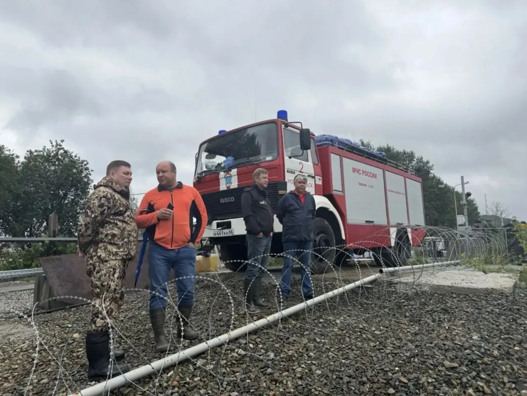 Ликвидация последствий сильного ливня идет в Новоуральске Ликвидация последствий сильного ливня идет в Новоуральске