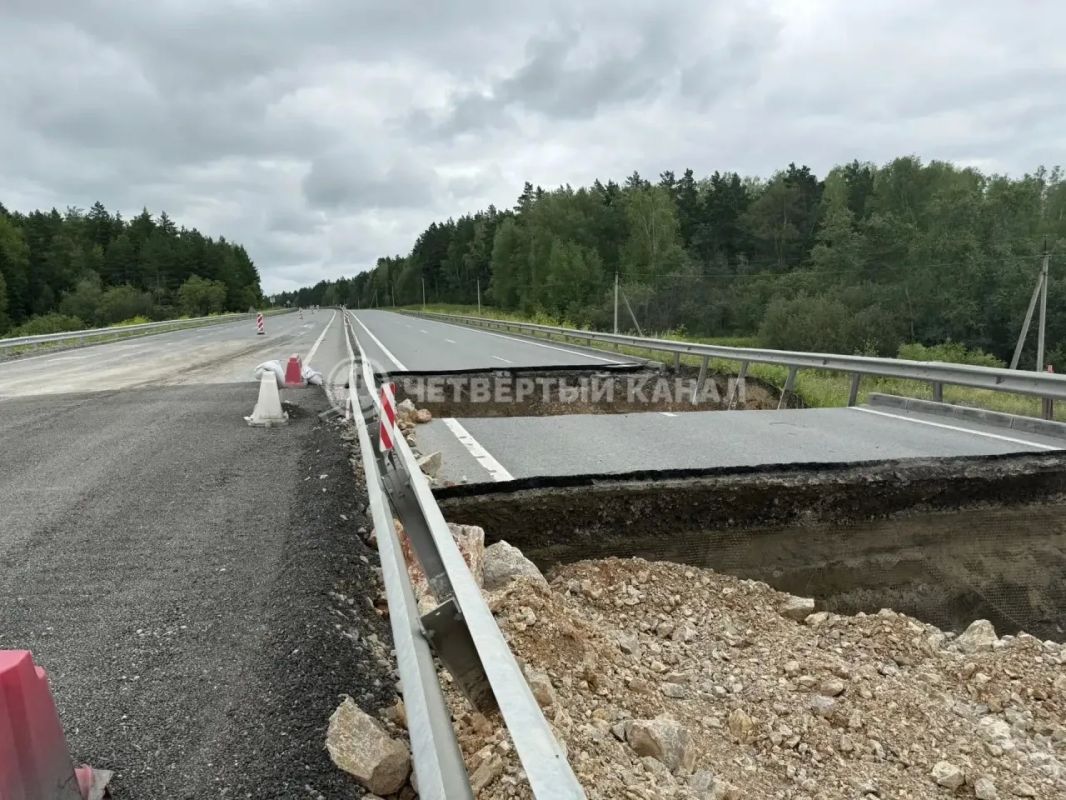 Показываем ход восстановления трассы «Екатеринбург — Тюмень», размытой паводком Показываем ход восстановления трассы «Екатеринбург — Тюмень», размытой паводком