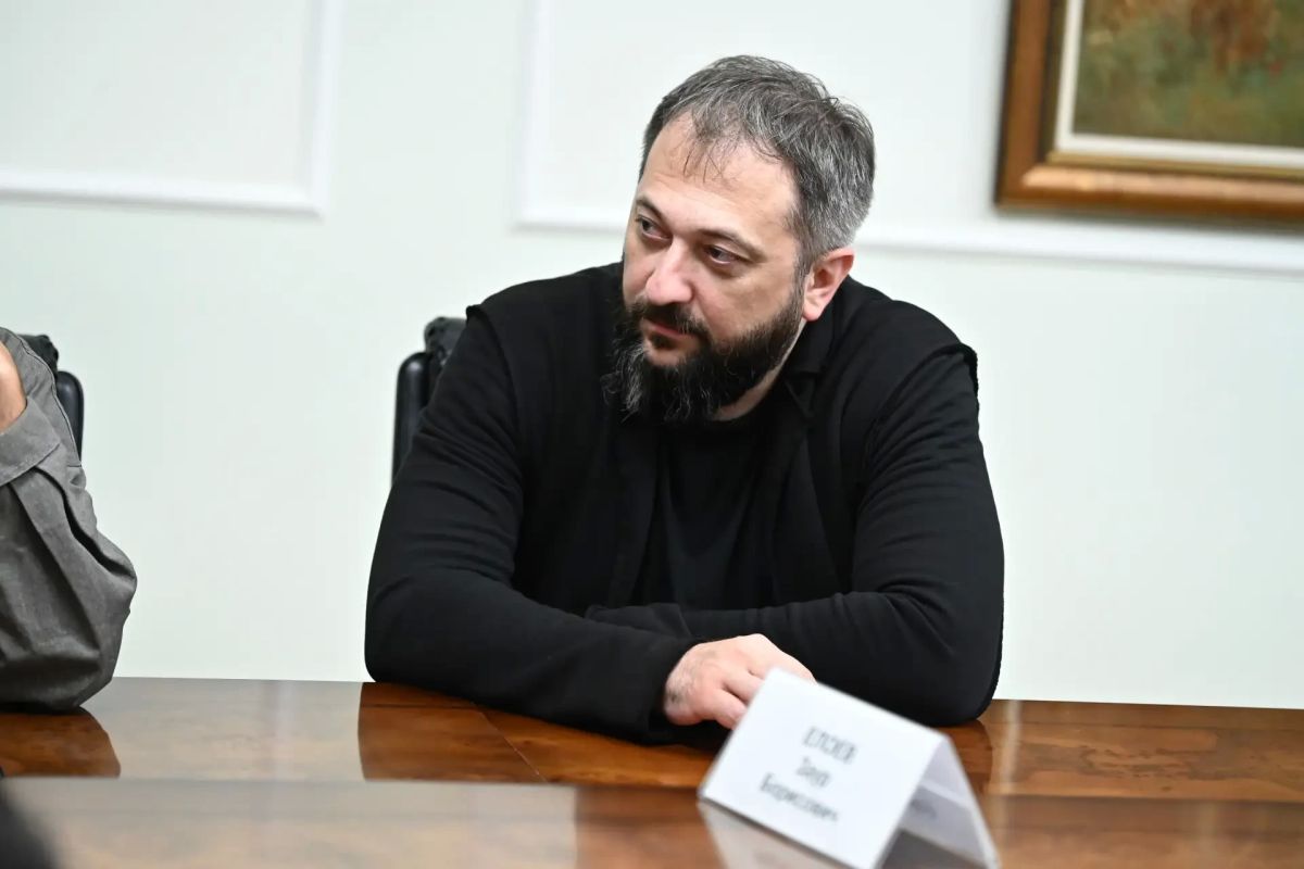 Губернатор Алексей Текслер встретился с продюсерской группой сериала «Челябинский раджа» Губернатор Алексей Текслер встретился с продюсерской группой сериала «Челябинский раджа»