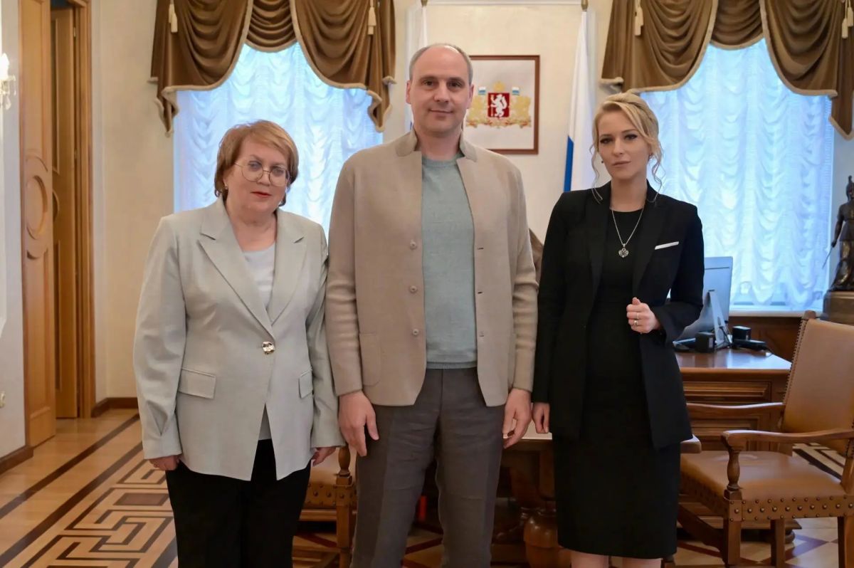 Яна Лантратова: С губернатором Свердловской области Денисом Паслером обсудили широкий круг вопросов, но центральное место в нашем разговоре заняла тема поддержки участников СВО и их семей — направление, которому Денис... Яна Лантратова: С губернатором Свердловской области Денисом Паслером обсудили широкий круг вопросов, но центральное место в нашем разговоре заняла тема поддержки участников СВО и их семей — направление, которому Денис...