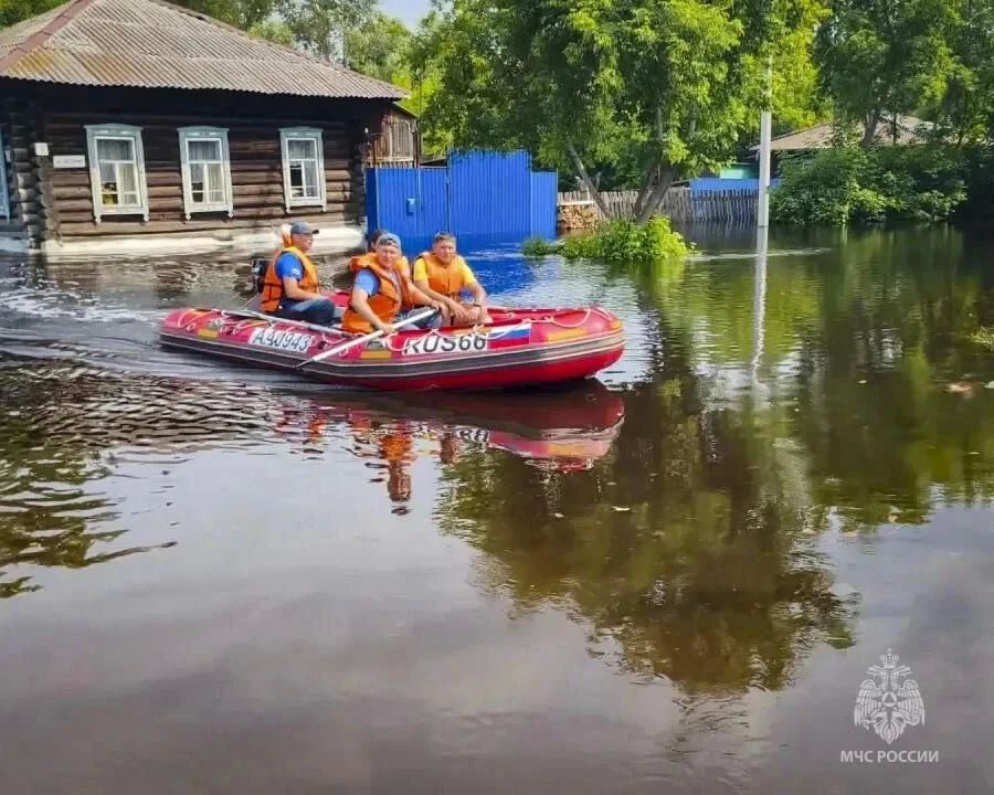 За сутки в Свердловской области затопило еще 177 жилых домов и 564 земельных участков За сутки в Свердловской области затопило еще 177 жилых домов и 564 земельных участков