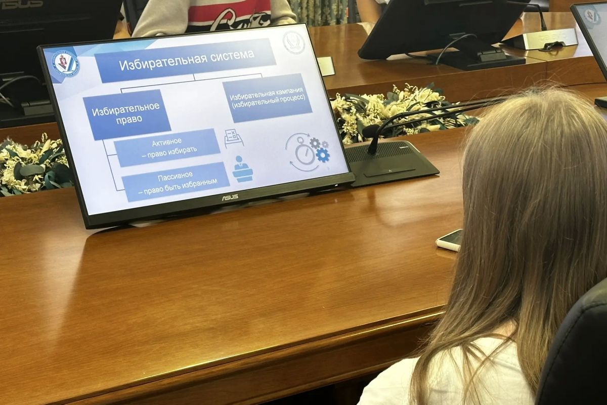 Как устроены выборы: участники экскурсии узнали о работе избирательных комиссий Как устроены выборы: участники экскурсии узнали о работе избирательных комиссий