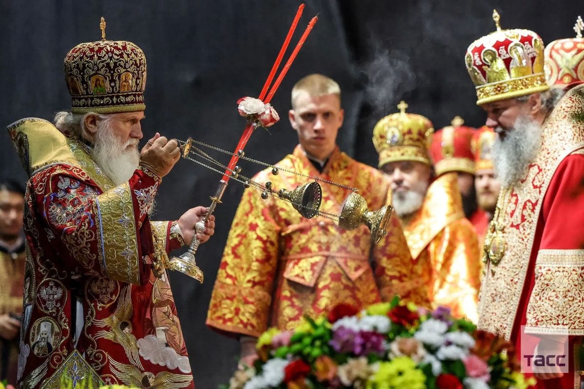 Крестный ход в память о царской семье Романовых прошел в Екатеринбурге Крестный ход в память о царской семье Романовых прошел в Екатеринбурге