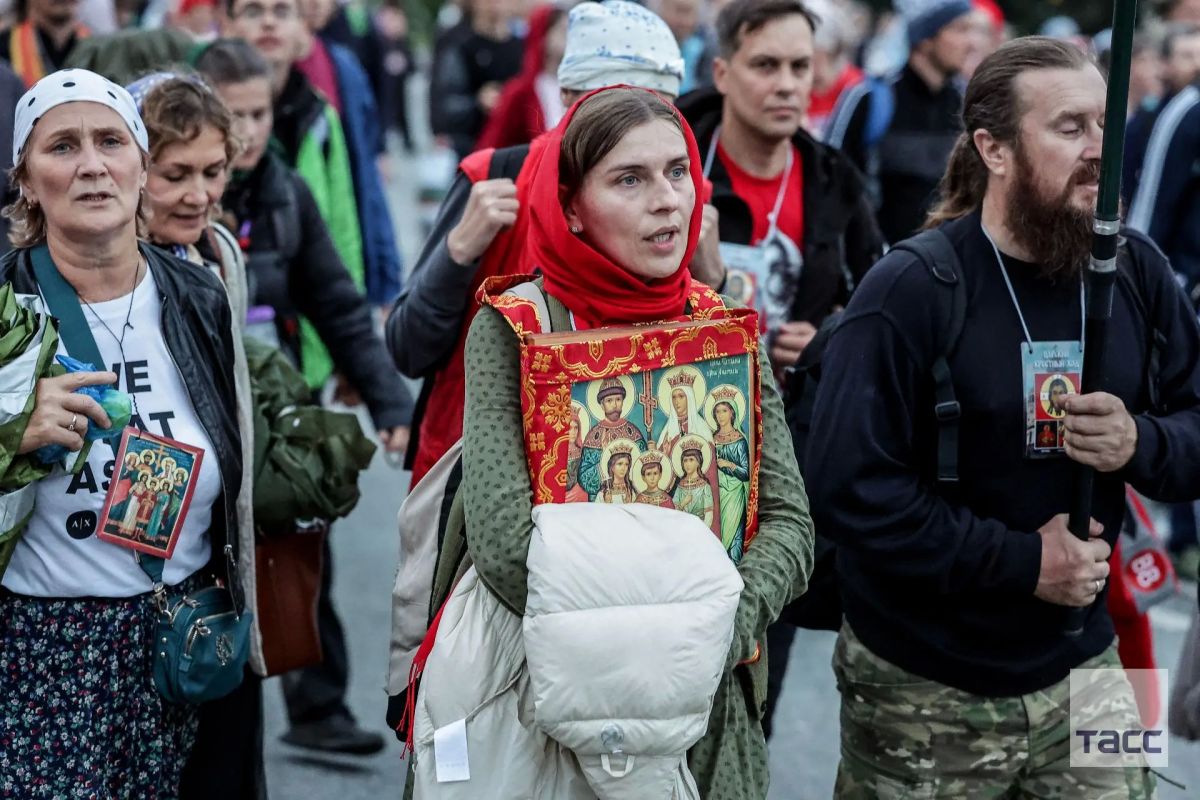 Крестный ход в память о царской семье Романовых прошел в Екатеринбурге Крестный ход в память о царской семье Романовых прошел в Екатеринбурге