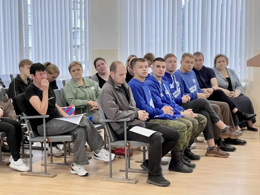 Денис Паслер: Меньше месяца прошло с того дня, как на Кушву обрушился ураган. Мы сделали все возможное, чтобы оперативно восстановить пострадавшее жилье и чтобы кушвинцы, чьи дома были разрушены, получили сертификаты для... Денис Паслер: Меньше месяца прошло с того дня, как на Кушву обрушился ураган. Мы сделали все возможное, чтобы оперативно восстановить пострадавшее жилье и чтобы кушвинцы, чьи дома были разрушены, получили сертификаты для...