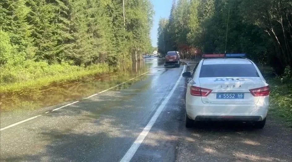 Восстановительные работы после дождевого паводка продолжаются в Свердловской области Восстановительные работы после дождевого паводка продолжаются в Свердловской области