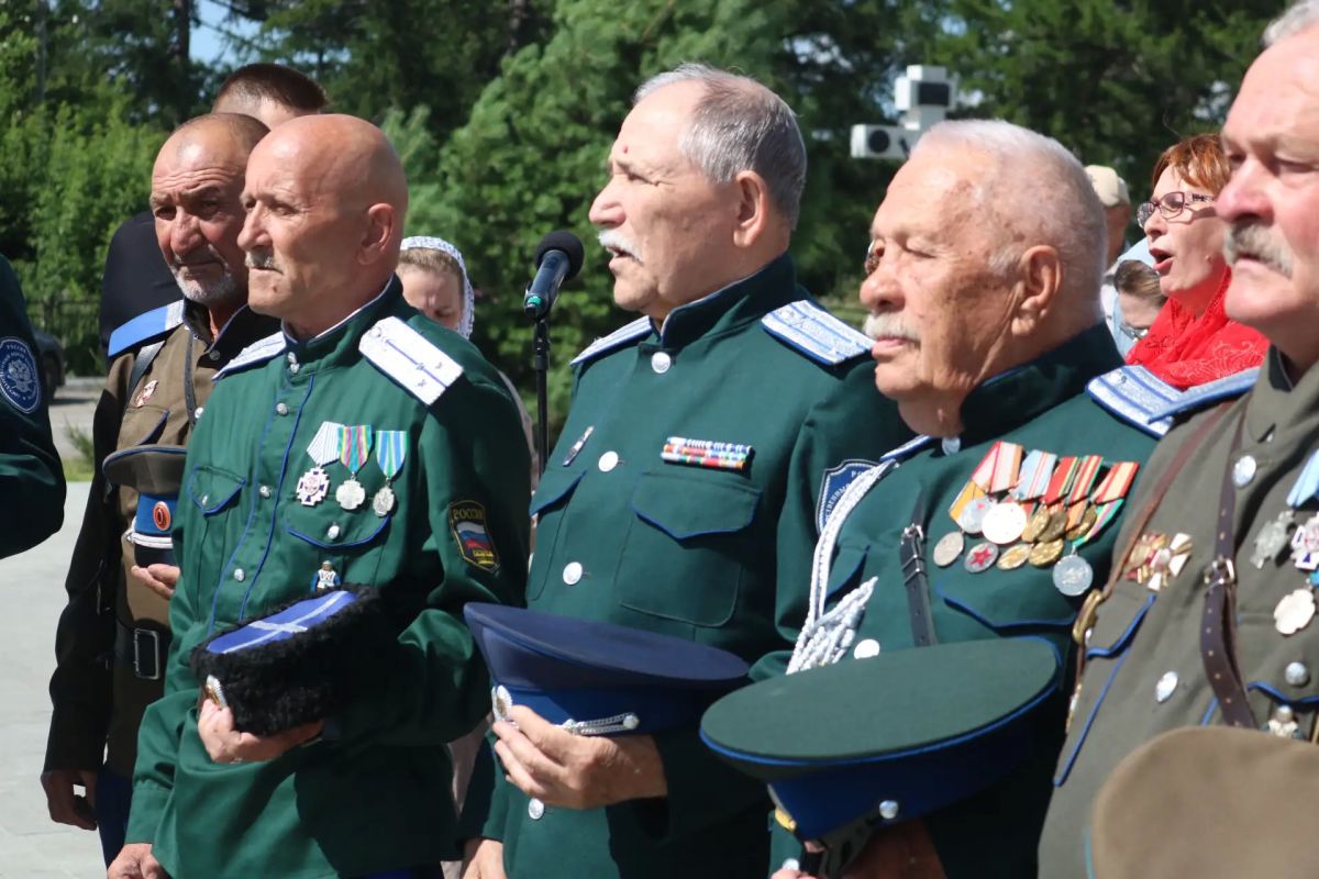В Челябинской области появился памятник Николаю II. Монумент появился в Верхнеуральском округе, у стен Свято-Никольского собора В Челябинской области появился памятник Николаю II. Монумент появился в Верхнеуральском округе, у стен Свято-Никольского собора