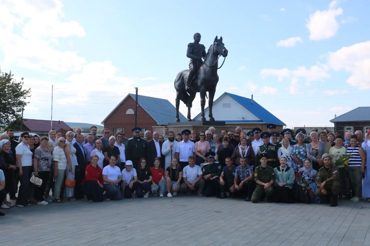 В Челябинской области появился памятник Николаю II. Монумент появился в Верхнеуральском округе, у стен Свято-Никольского собора В Челябинской области появился памятник Николаю II. Монумент появился в Верхнеуральском округе, у стен Свято-Никольского собора