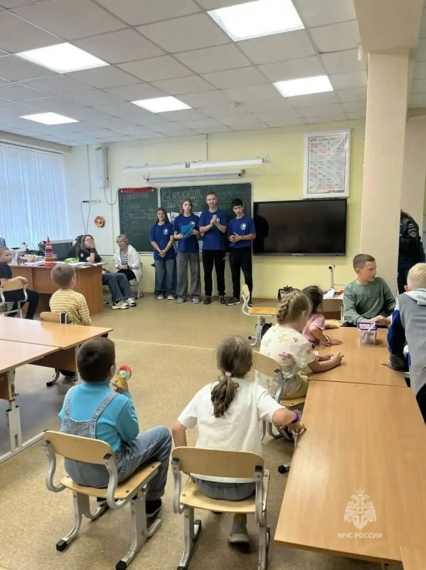 «Запомнить навсегда»: инспекторы МЧС России в игровой форме обучают школьников правилам спасения на пожаре «Запомнить навсегда»: инспекторы МЧС России в игровой форме обучают школьников правилам спасения на пожаре