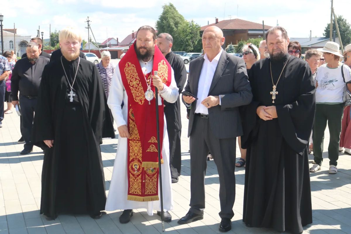 В Челябинской области появился памятник Николаю II. Монумент появился в Верхнеуральском округе, у стен Свято-Никольского собора В Челябинской области появился памятник Николаю II. Монумент появился в Верхнеуральском округе, у стен Свято-Никольского собора