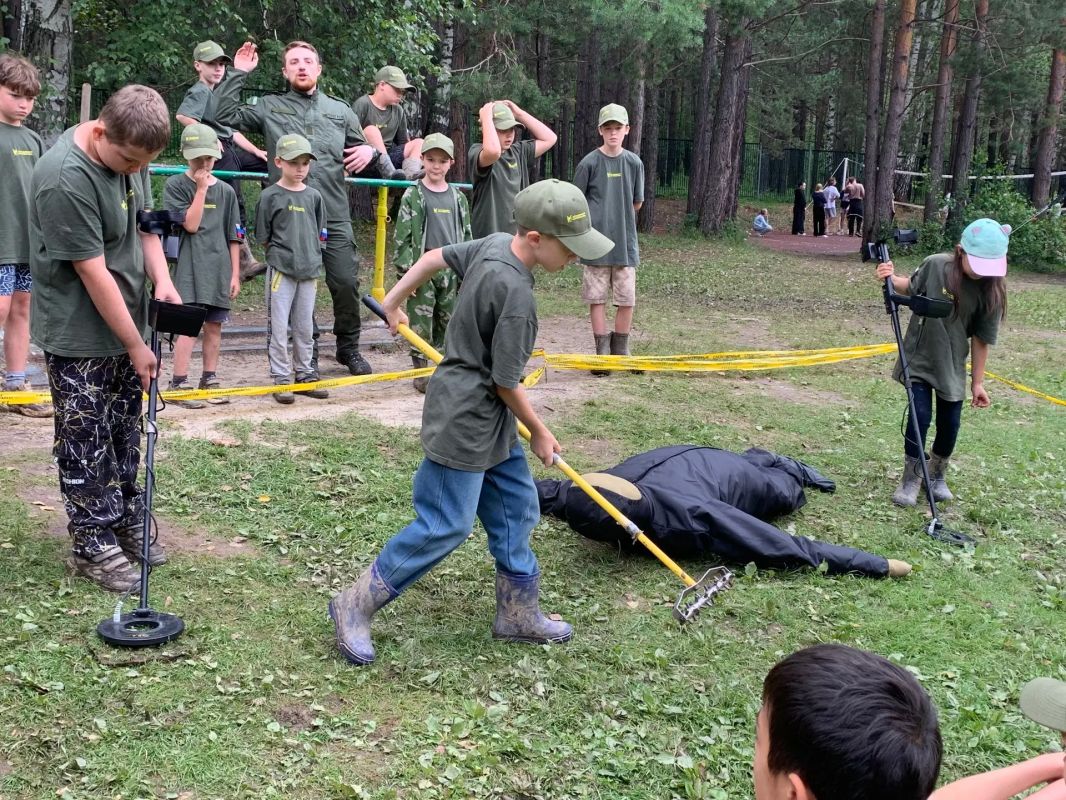 Сотрудники СК России приняли участие в патриотическом мероприятии для детей, проводящих каникулы в оборонно-спортивном лагере Сотрудники СК России приняли участие в патриотическом мероприятии для детей, проводящих каникулы в оборонно-спортивном лагере