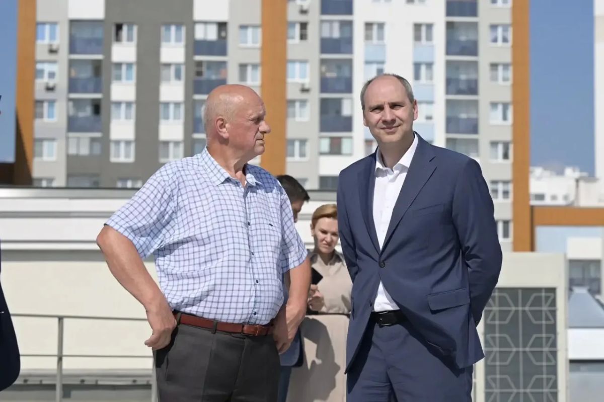 Возможности совместной работы по развитию РАНХиГС на Урале обсудили Денис Паслер и ректор вуза Алексей Комиссаров Возможности совместной работы по развитию РАНХиГС на Урале обсудили Денис Паслер и ректор вуза Алексей Комиссаров
