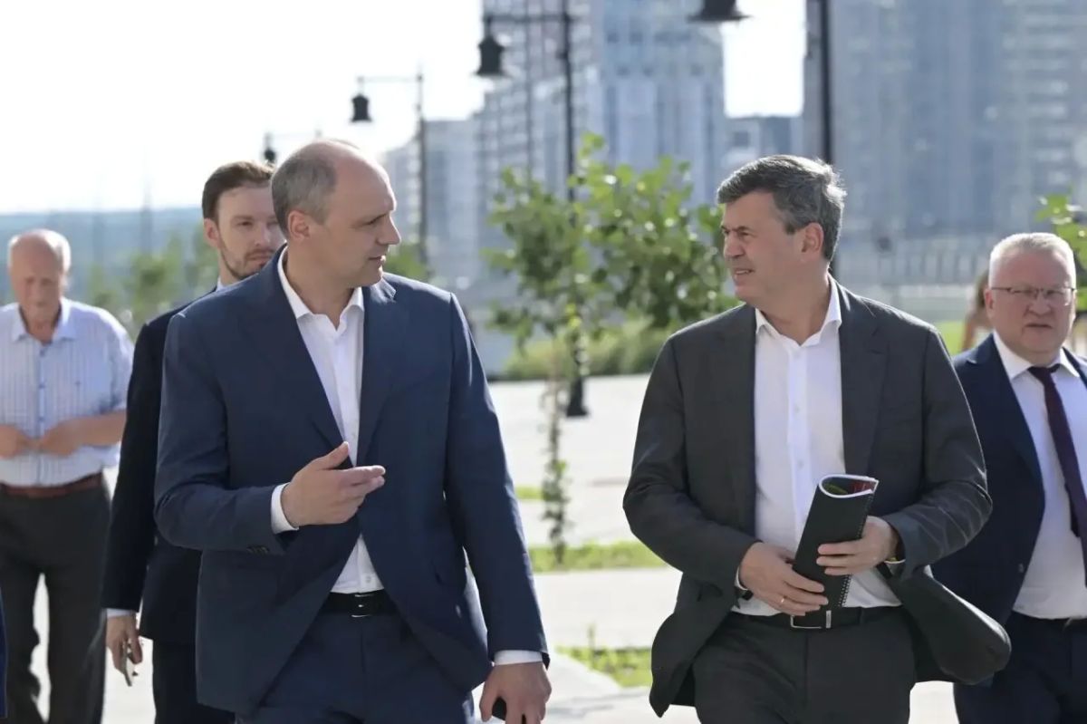 Возможности совместной работы по развитию РАНХиГС на Урале обсудили Денис Паслер и ректор вуза Алексей Комиссаров Возможности совместной работы по развитию РАНХиГС на Урале обсудили Денис Паслер и ректор вуза Алексей Комиссаров