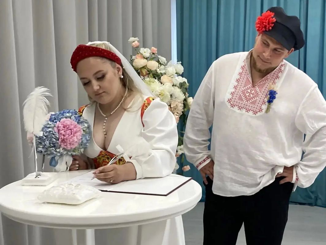 Пять новых семей создали свердловчане в рамках Фестиваля национальных свадеб Пять новых семей создали свердловчане в рамках Фестиваля национальных свадеб