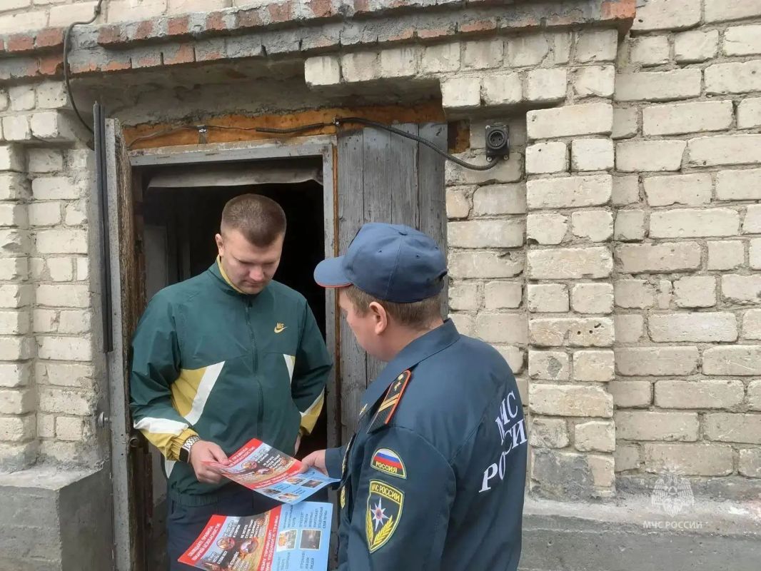 Не ждать беды, а предотвращать её: как проходят профилактические рейды МЧС России в частном секторе Не ждать беды, а предотвращать её: как проходят профилактические рейды МЧС России в частном секторе