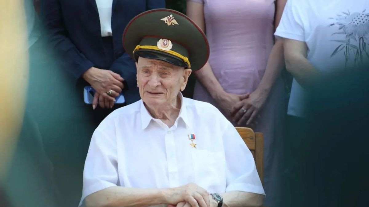 Легендарному уральскому нейрохирургу Семену Спектору исполнилось 90 лет
