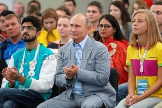 Масштабная фотовыставка под открытым небом: Екатеринбург готовится к Международному фестивалю молодежи Масштабная фотовыставка под открытым небом: Екатеринбург готовится к Международному фестивалю молодежи