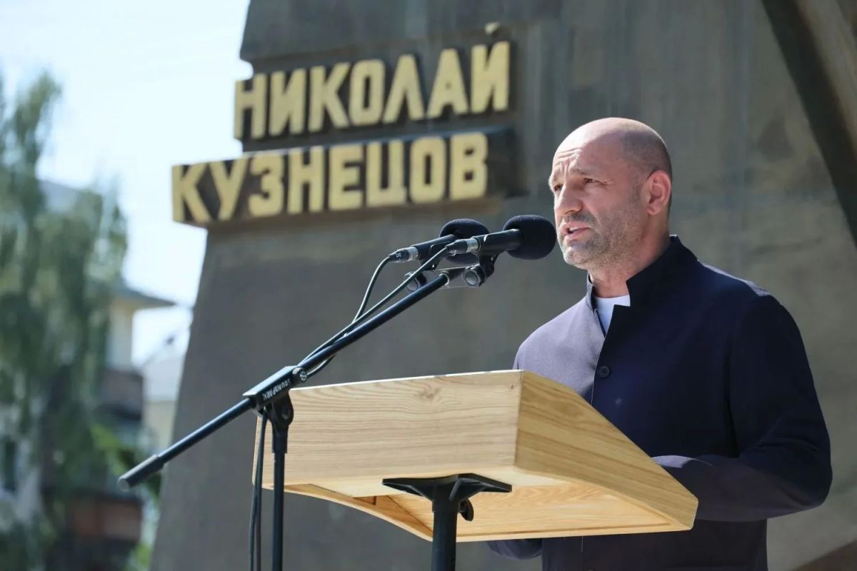 Артём Жога: В Екатеринбурге открыли после реконструкции памятник легендарному разведчику Николаю Кузнецову Артём Жога: В Екатеринбурге открыли после реконструкции памятник легендарному разведчику Николаю Кузнецову