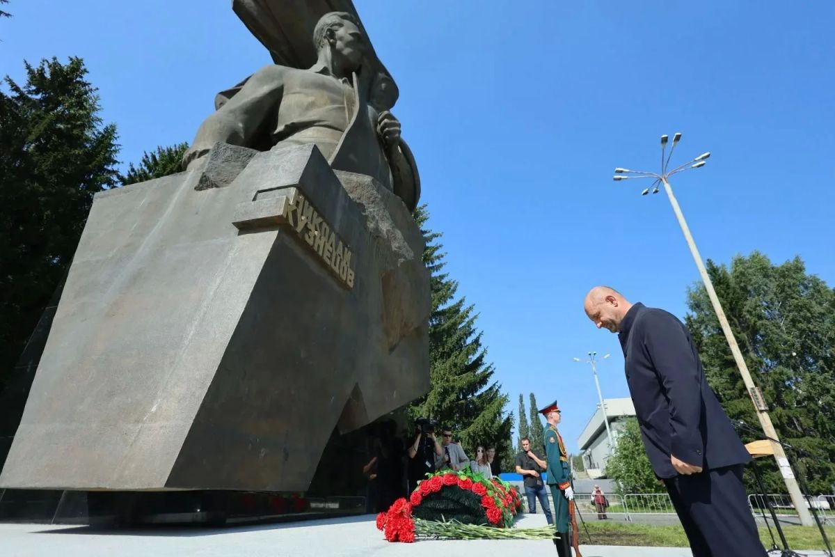 Артём Жога: В Екатеринбурге открыли после реконструкции памятник легендарному разведчику Николаю Кузнецову Артём Жога: В Екатеринбурге открыли после реконструкции памятник легендарному разведчику Николаю Кузнецову