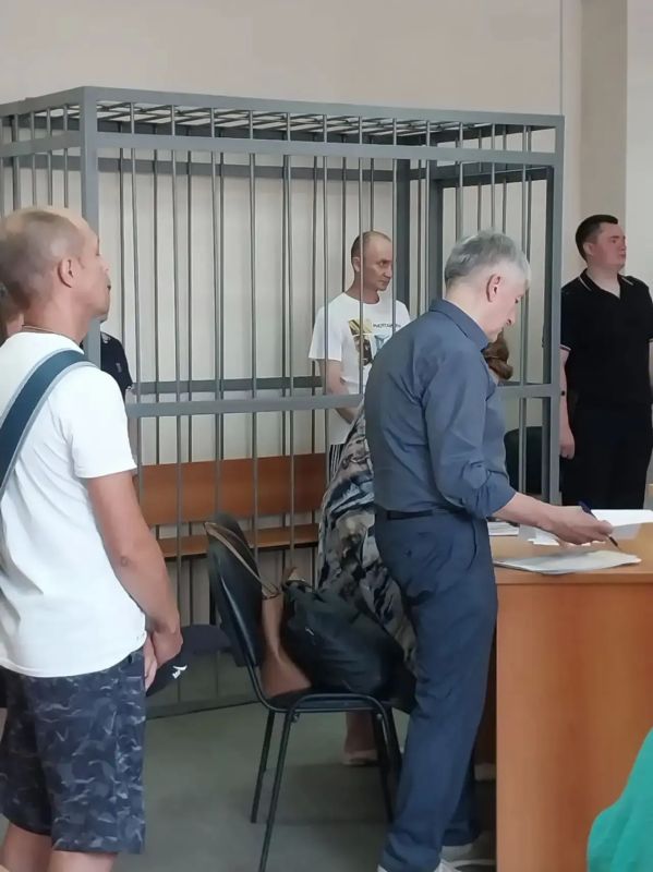 В Екатеринбурге двое местных жителей признаны виновными в причинении смертельных травм своему знакомому В Екатеринбурге двое местных жителей признаны виновными в причинении смертельных травм своему знакомому