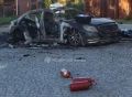 При взрыве Mercedes в Большом Истоке погиб человек — показываем кадры с места