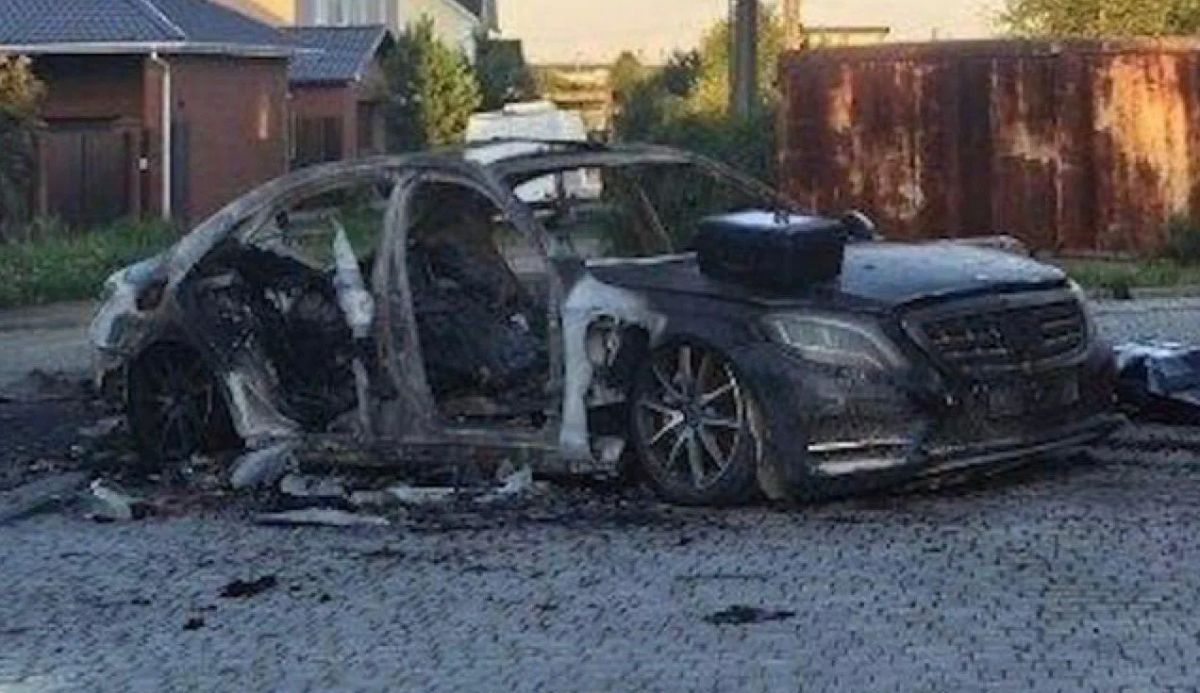 Захар Прилепин: Автора тг-канала «Повёрнутые на войне» и разработчика дрона "Упырь" Владимира Ткачука подорвали в его Mercedes-Benz под Екатеринбургом — сработало взрывное устройство, заложенное под автомобиль
