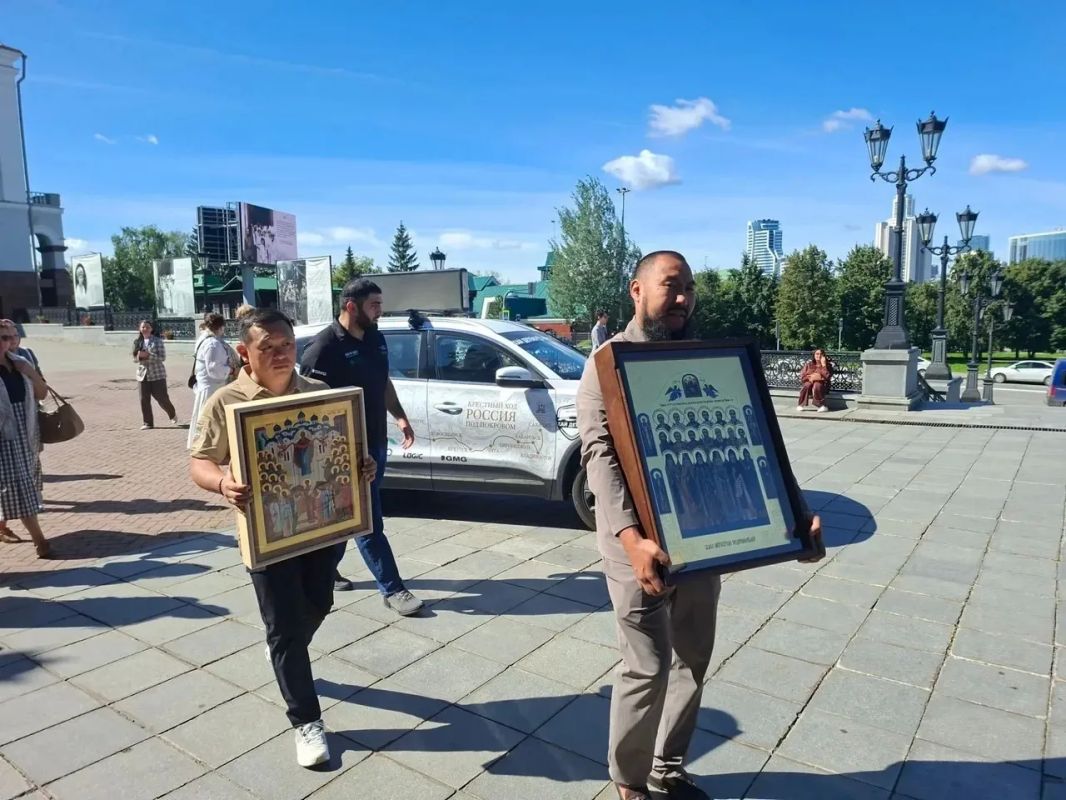 В Екатеринбург прибыли участники всероссийского православного крестного автопробега В Екатеринбург прибыли участники всероссийского православного крестного автопробега