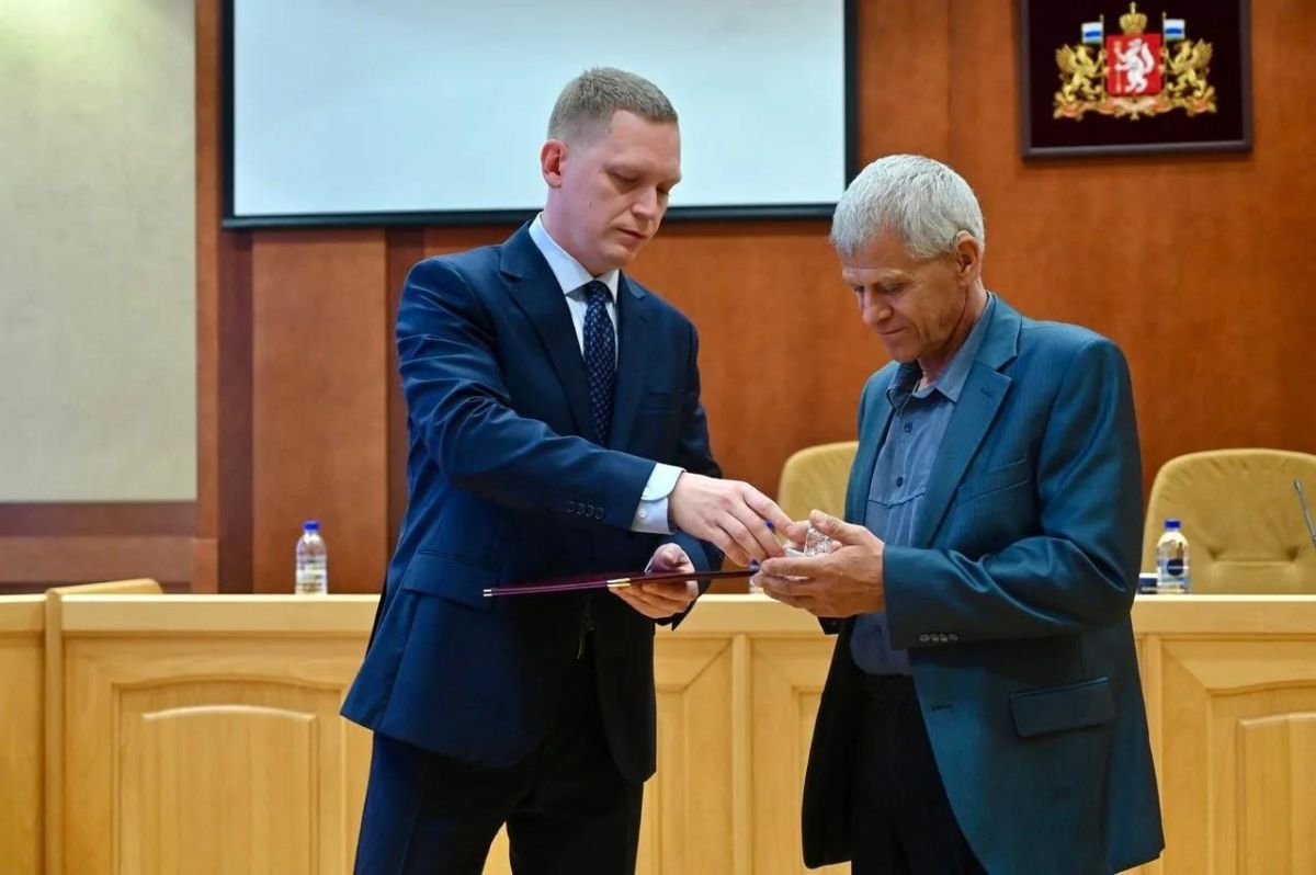 Строителей Свердловской области наградили в преддверии профессионального праздника Строителей Свердловской области наградили в преддверии профессионального праздника