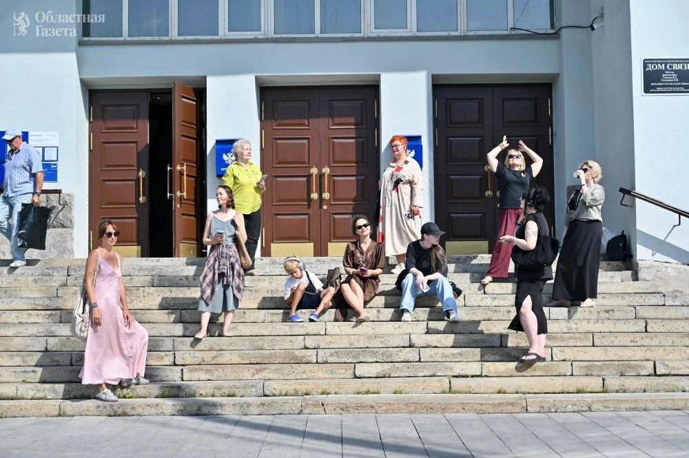 Камерный театр приглашает в путь «по следам Свердловского рок-клуба» Камерный театр приглашает в путь «по следам Свердловского рок-клуба»