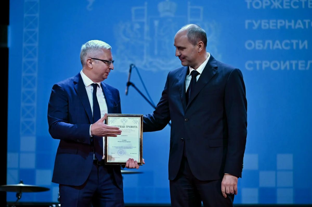Денис Паслер отметил вклад работников строительной отрасли в развитие Среднего Урала Денис Паслер отметил вклад работников строительной отрасли в развитие Среднего Урала