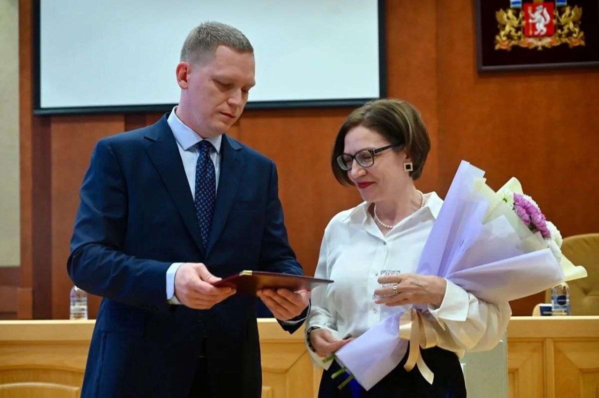 Строителей Свердловской области наградили в преддверии профессионального праздника Строителей Свердловской области наградили в преддверии профессионального праздника