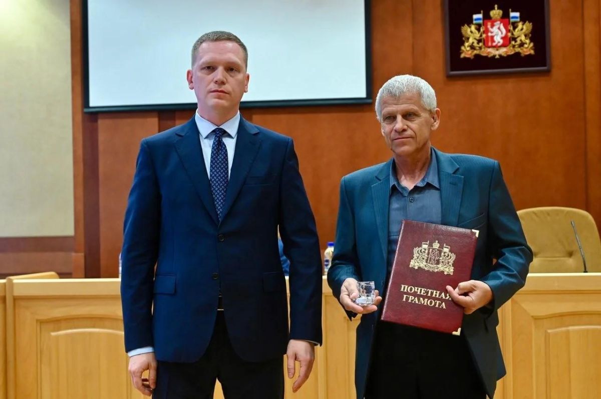 Строителей Свердловской области наградили в преддверии профессионального праздника Строителей Свердловской области наградили в преддверии профессионального праздника