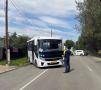 Выезд на встречную полосу в Арамили привёл к столкновению легкового автомобиля с пассажирским автобусом