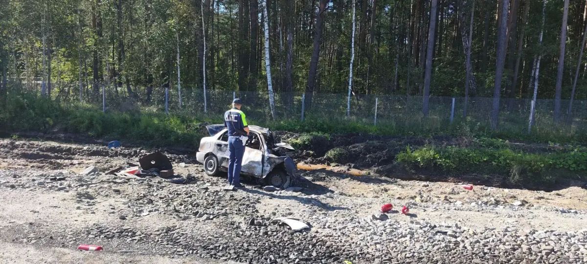 Пять человек погибли в ДТП под Белоярским — одна из машин сгорела после лобового столкновения Пять человек погибли в ДТП под Белоярским — одна из машин сгорела после лобового столкновения
