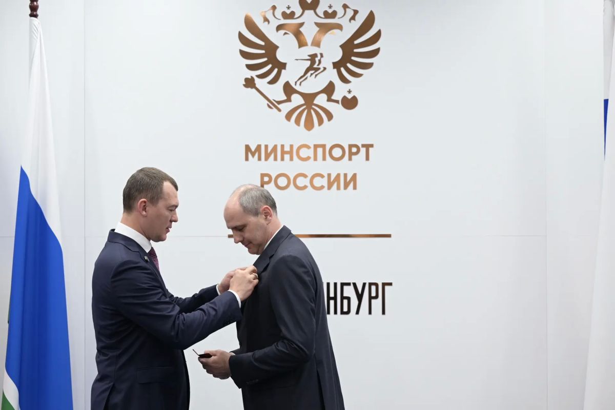 Губернатор Денис Паслер и министр спорта РФ Михаил Дегтярев приветствовали участников и болельщиков на открытии Спартакиады народов России в Екатеринбурге Губернатор Денис Паслер и министр спорта РФ Михаил Дегтярев приветствовали участников и болельщиков на открытии Спартакиады народов России в Екатеринбурге