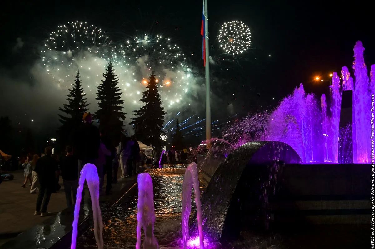 Потрясающий салют в День города-2026 в Нижнем Тагиле! Огненно прекрасно Потрясающий салют в День города-2026 в Нижнем Тагиле! Огненно прекрасно