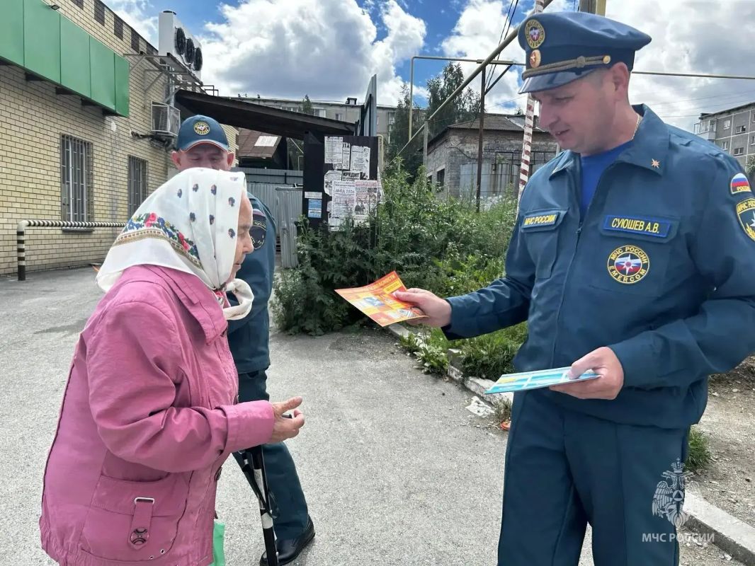 От памятки до спасения: профилактическая работа огнеборцев в Свердловской области От памятки до спасения: профилактическая работа огнеборцев в Свердловской области