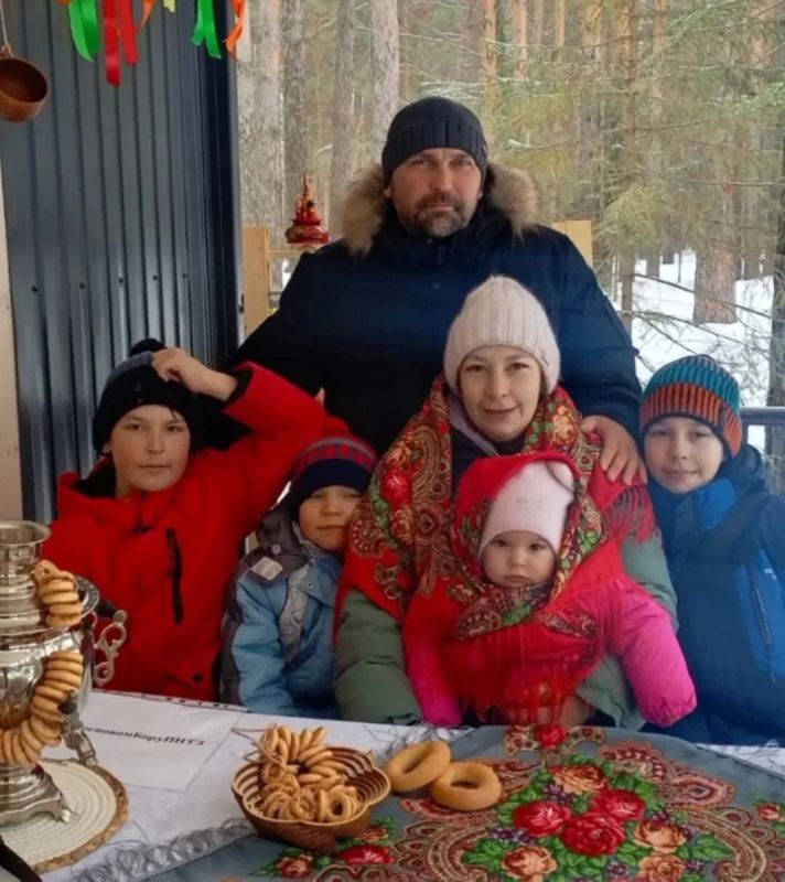 Семья Червяковых из Первоуральска стала победителем Всероссийского конкурса «Семья года» в номинации «Семья – хранитель традиций» Семья Червяковых из Первоуральска стала победителем Всероссийского конкурса «Семья года» в номинации «Семья – хранитель традиций»