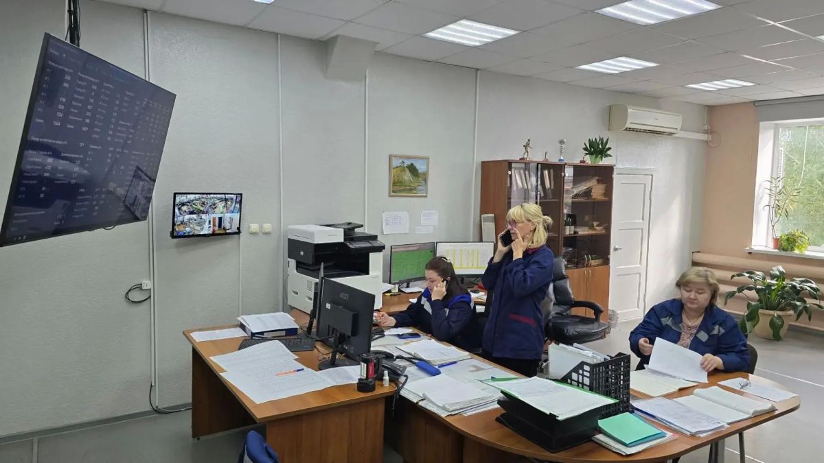 Губернатор Денис Паслер провел совещание и поручил ускорить восстановление горячего водоснабжения Екатеринбурга Губернатор Денис Паслер провел совещание и поручил ускорить восстановление горячего водоснабжения Екатеринбурга