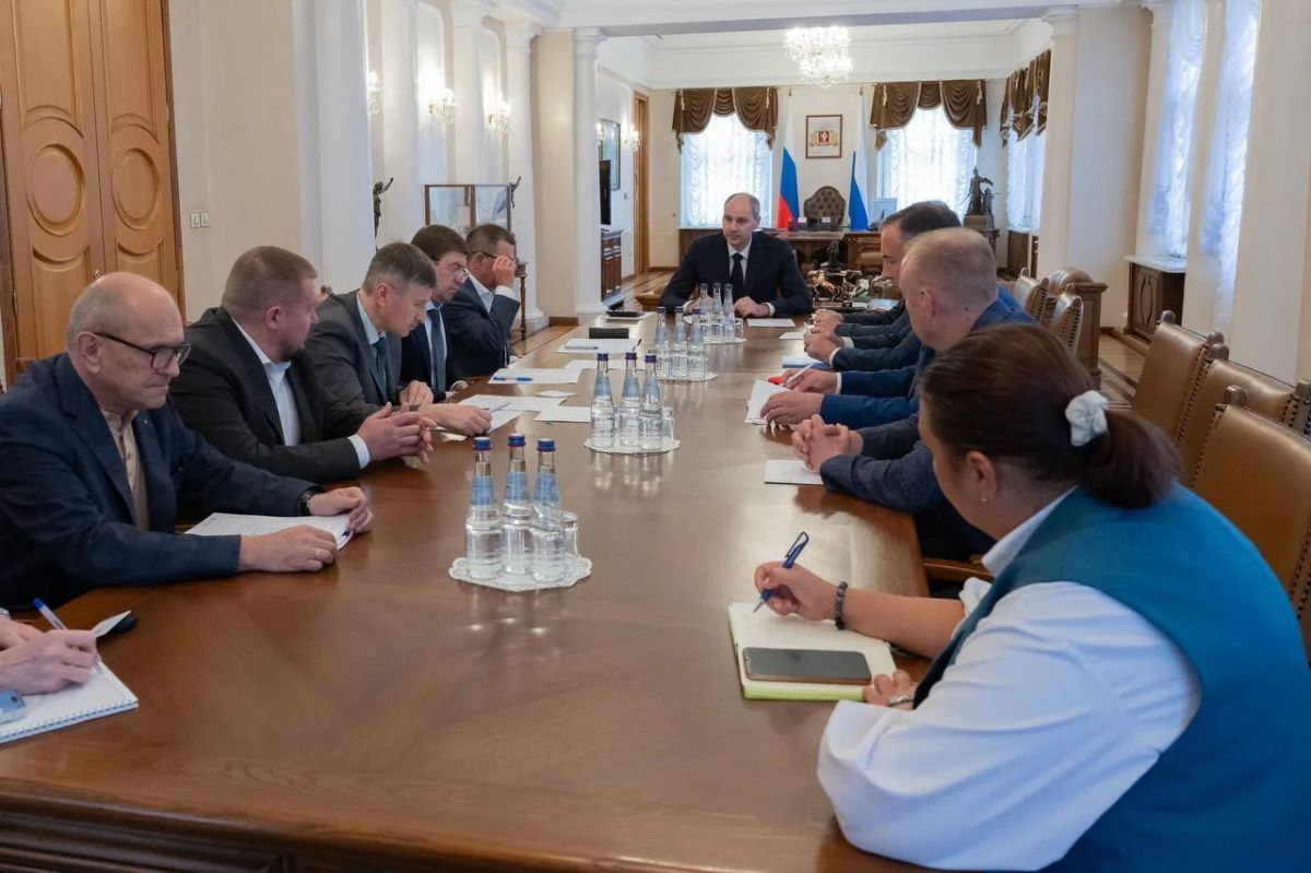 Ускорить возвращение горячей воды в дома Екатеринбурга поручил Денис Паслер