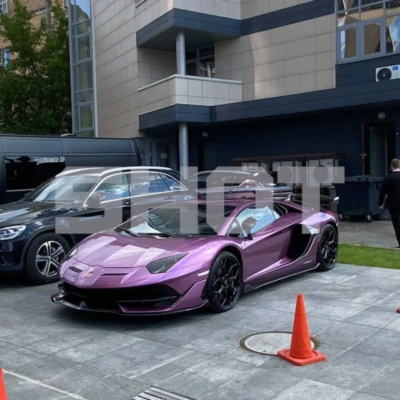 Lamborghini Aventador SVJ за 35 млн рублей влетел в многоэтажку в Екатеринбурге Lamborghini Aventador SVJ за 35 млн рублей влетел в многоэтажку в Екатеринбурге