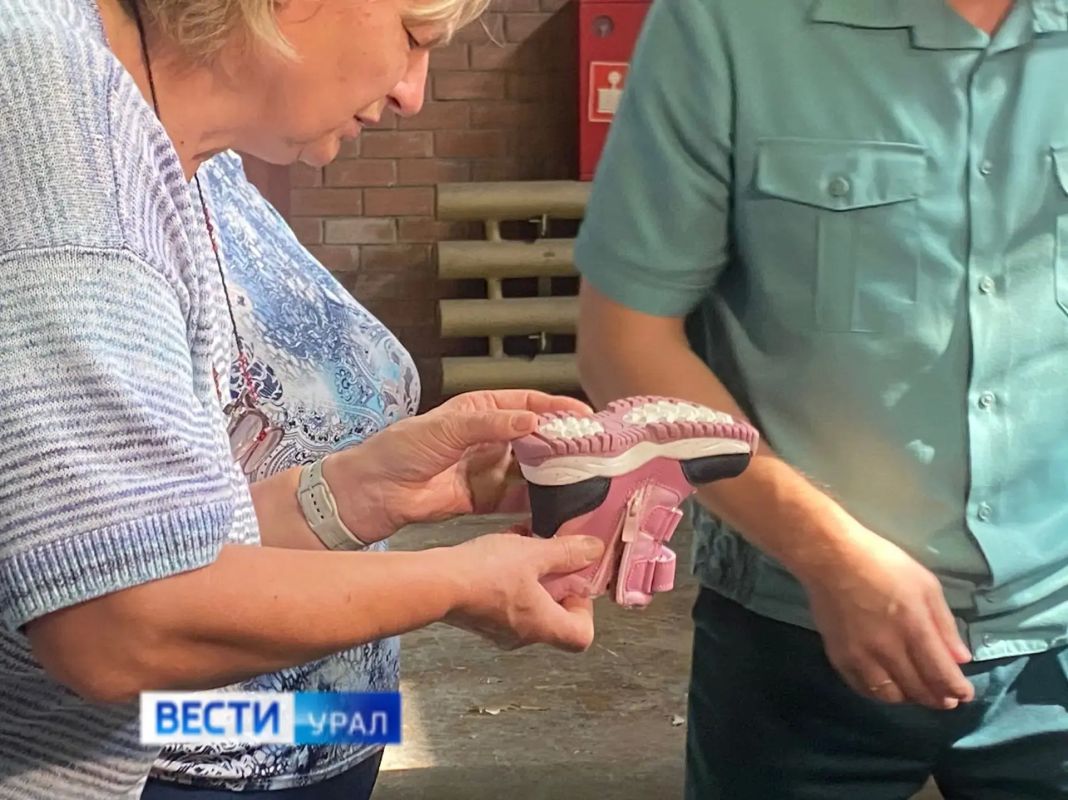Более двух тысяч пар детской обуви, конфискованной ранее по решению суда, сотрудники таможни передали в пять социальных центров Екатеринбурга Более двух тысяч пар детской обуви, конфискованной ранее по решению суда, сотрудники таможни передали в пять социальных центров Екатеринбурга