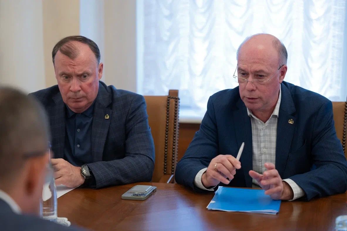Губернатор Денис Паслер провел совещание и поручил ускорить восстановление горячего водоснабжения Екатеринбурга Губернатор Денис Паслер провел совещание и поручил ускорить восстановление горячего водоснабжения Екатеринбурга