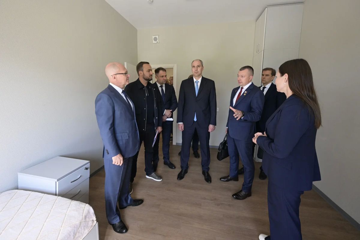 Денис Паслер: Сегодня вместе с председателем организационного комитета Международного фестиваля молодежи, Первым заместителем Руководителя Администрации Президента Российской Федерации Сергеем Владиленовичем Кириенко... Денис Паслер: Сегодня вместе с председателем организационного комитета Международного фестиваля молодежи, Первым заместителем Руководителя Администрации Президента Российской Федерации Сергеем Владиленовичем Кириенко...