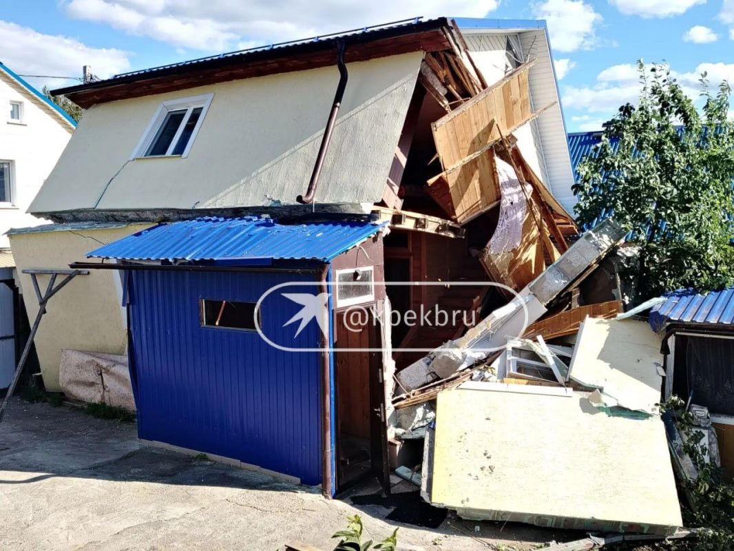 В Свердловской области пенсионер чудом выжил после взрыва газового баллона в собственном доме В Свердловской области пенсионер чудом выжил после взрыва газового баллона в собственном доме