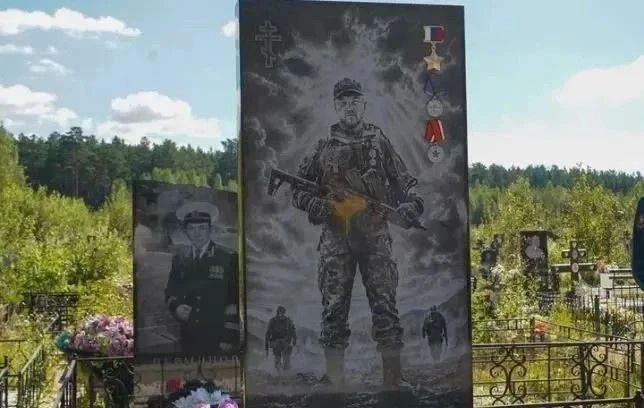 В Берёзовском открыли памятник Герою России Евгению Карпенко