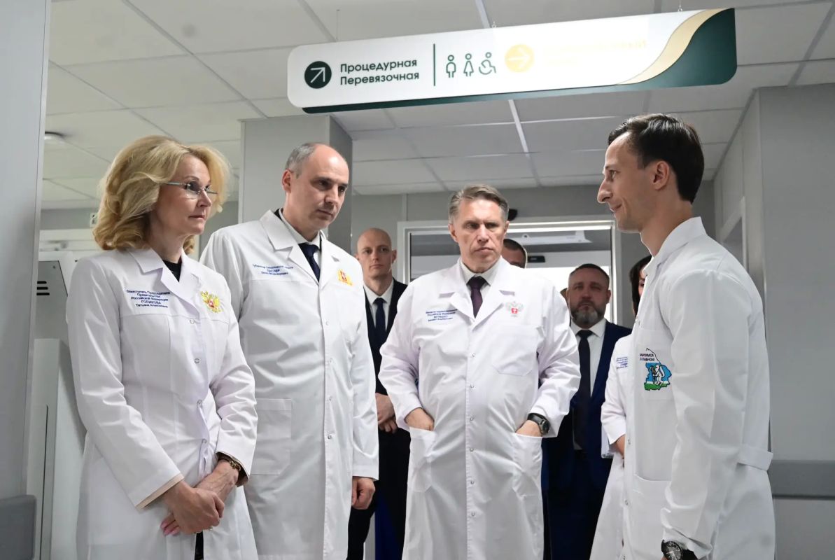 Татьяна Голикова и Михаил Мурашко вместе с Денисом Паслером оценили результаты системной модернизации Городской клинической больницы № 40 в Екатеринбурге Татьяна Голикова и Михаил Мурашко вместе с Денисом Паслером оценили результаты системной модернизации Городской клинической больницы № 40 в Екатеринбурге
