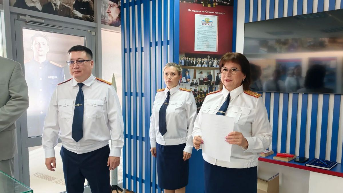 В Екатеринбурге состоялось торжественное принятие Присяги сотрудника Следственного комитета Российской Федерации В Екатеринбурге состоялось торжественное принятие Присяги сотрудника Следственного комитета Российской Федерации