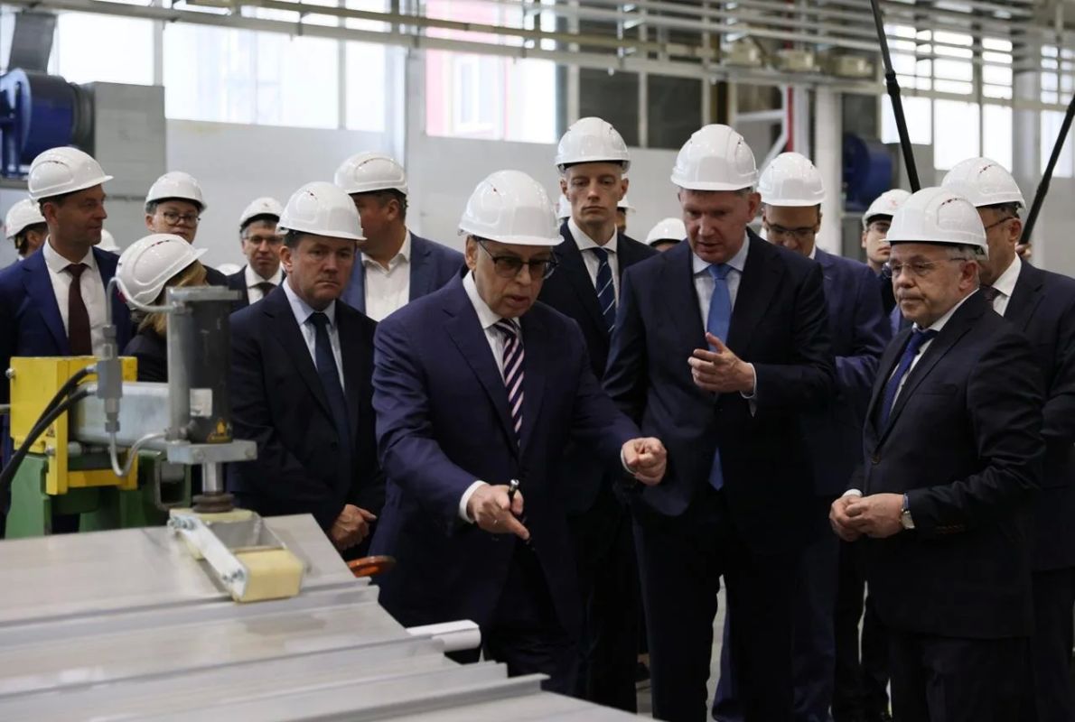 Максим Решетников посетил с рабочей поездкой Свердловскую область Максим Решетников посетил с рабочей поездкой Свердловскую область